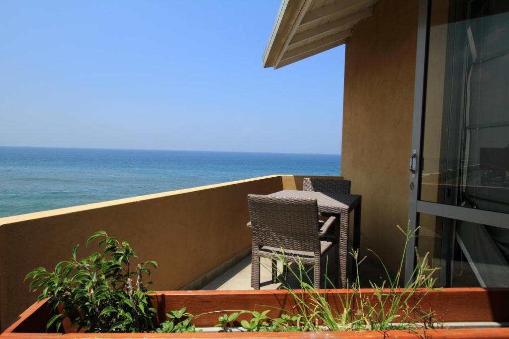 The Ocean Front Hotel Colombo Exterior photo